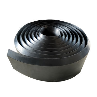 नियोप्रेन रबर स्कर्टिंग बोर्ड 70 किनारे A कठोरता 300% ब्रेक पर बढ़ाव और 2.5 ~ 6.0 एमपीए तन्यता शक्ति के साथ