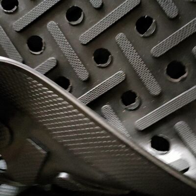 फैक्ट्री सेल एंटी-फटीग हॉर्स/काऊ/डेयरी काऊ रबर मैट विथ होल्स प्रीमियम रबर शीट्स